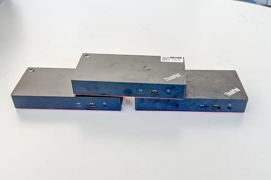 3 docking stations Lenovo ThinkPad Universal USB-C Dock LDA-KP