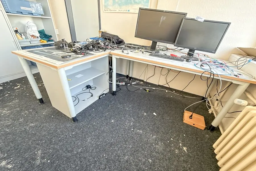 2 bureaus en ordnerkast