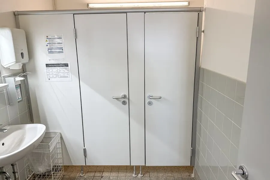 Cabine sanitaire, 2 groupes