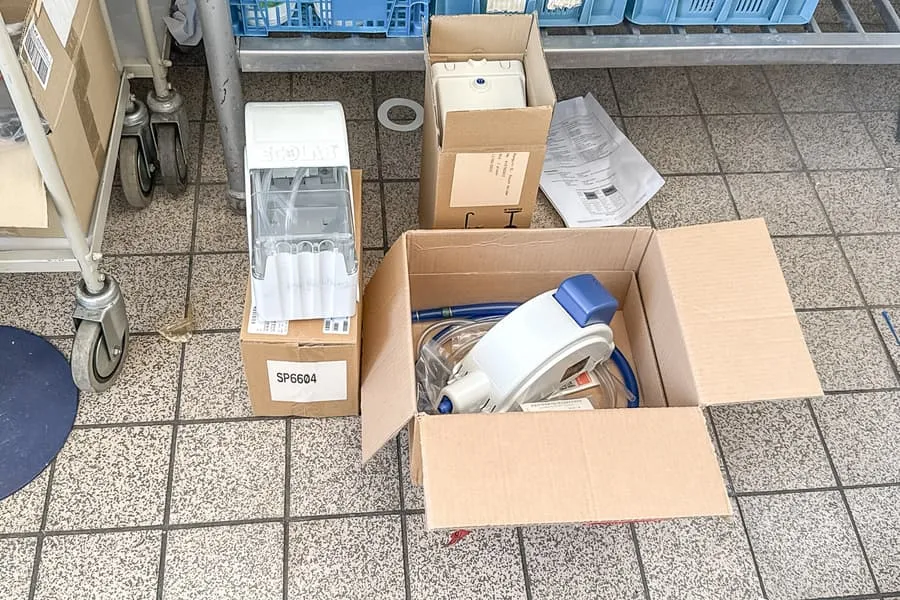 2 soap dispensers and dosing device Ecolab