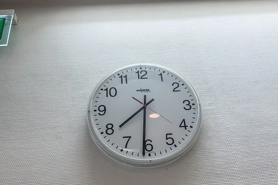 Horloge murale Peweta