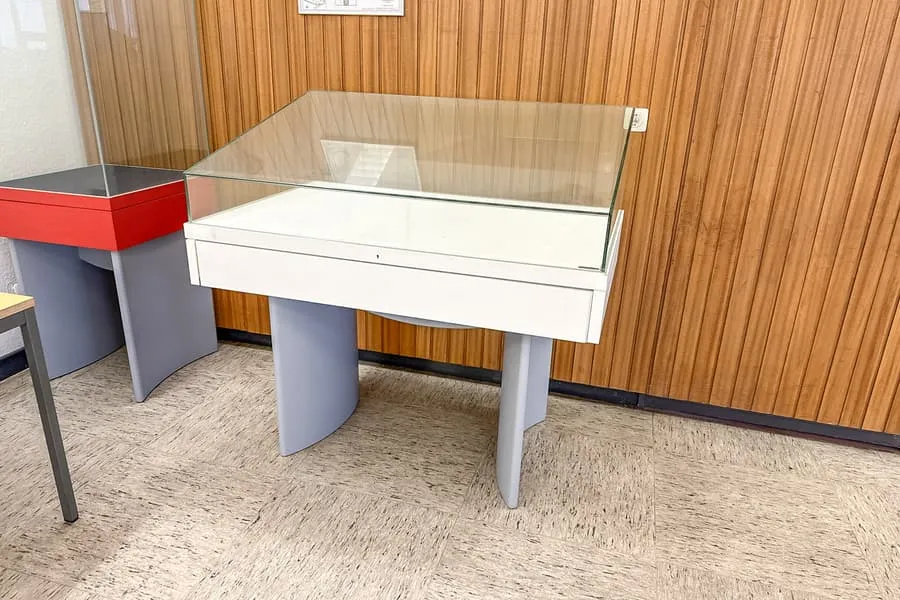 Vitrine en verre Rothstein