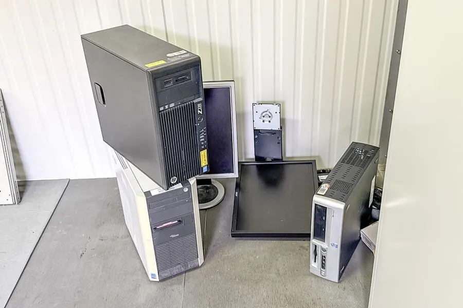 Lot d'électronique obsolète