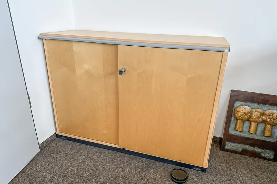 Sliding door cabinet Kinnarps