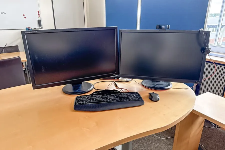 2 monitory Iiyama ProLite B2780HSU, każdy 27"