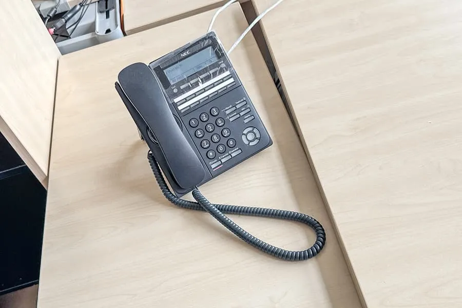 2 system telephones Nec DT900