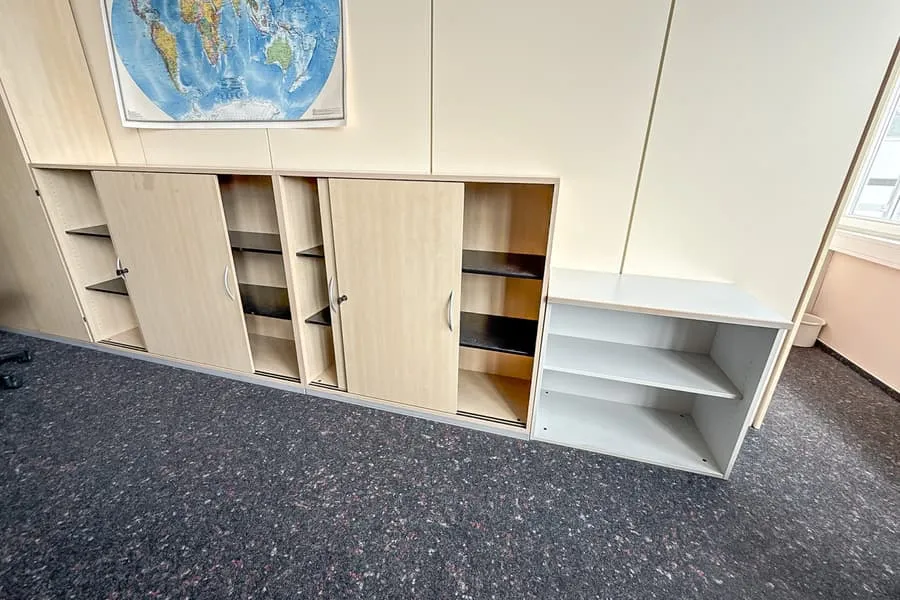 2 Schiebetürenschränke und Ordnerschrank