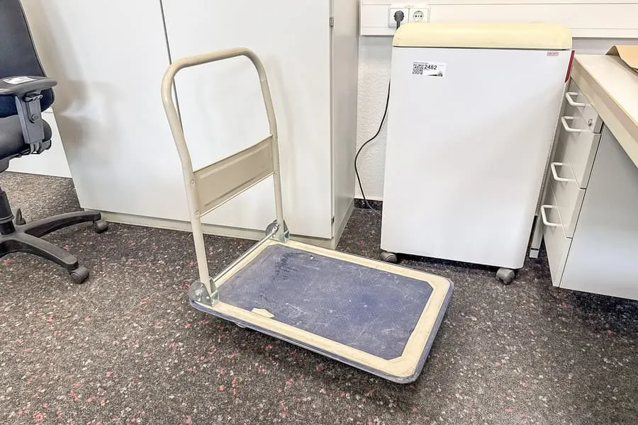 Plateautransportwagen