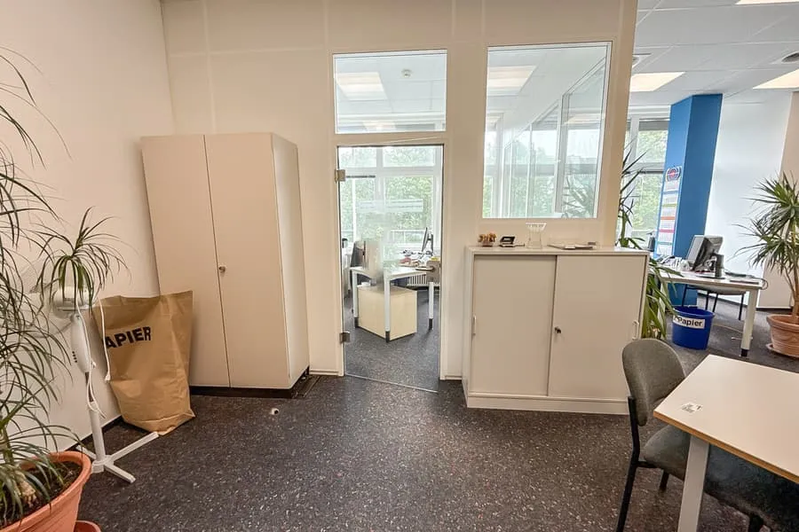 Schiebetürenschrank und Ordnerschrank