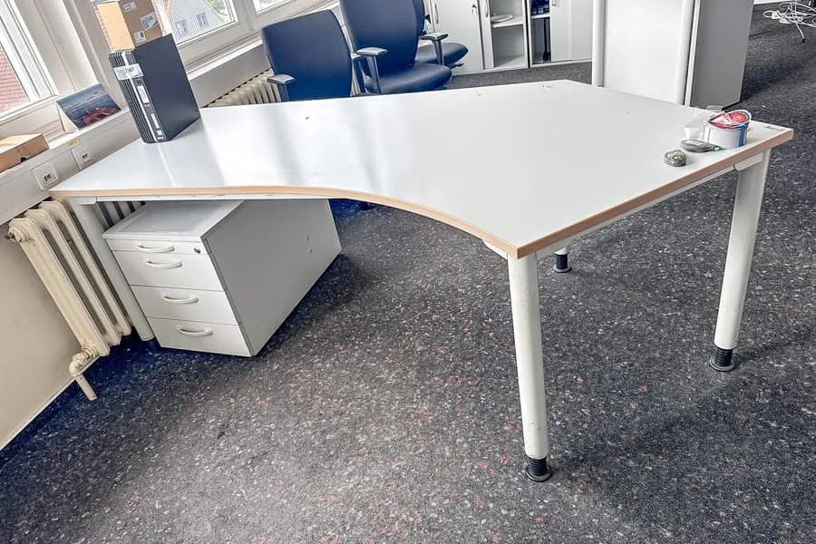 Bureau, gebogen vorm