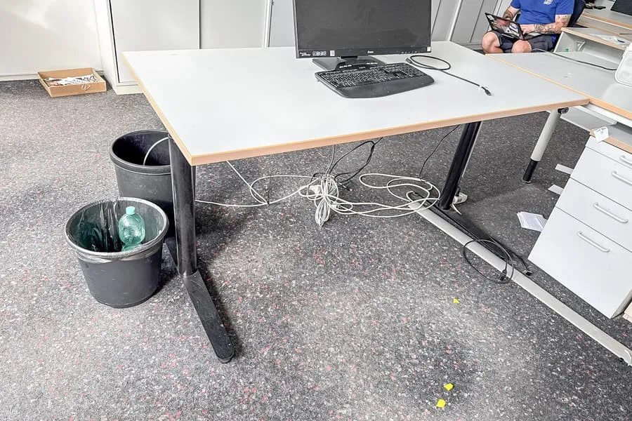 Elektricky výškově nastavitelný stůl