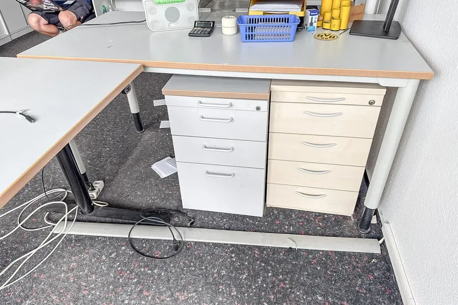 Bureau et 2 caissons de bureau