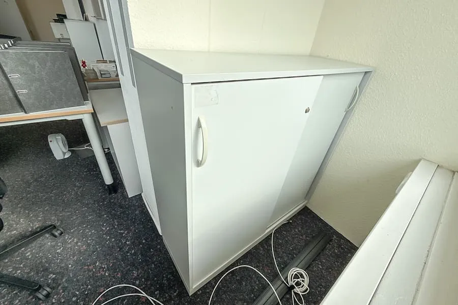 Armoire à portes coulissantes