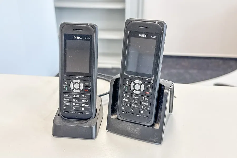 2 téléphones sans fil Nec G577