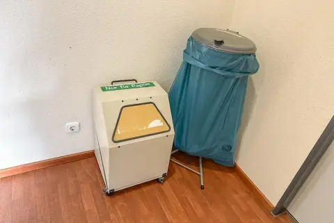 Stojan na odpadkové pytle a odpadkový koš