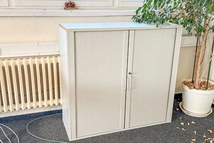 Roller shutter cabinet