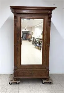 Kleiderschrank