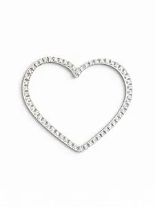 Anhänger in Herzform mit Diamanten