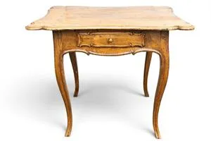 Petite table galbée
