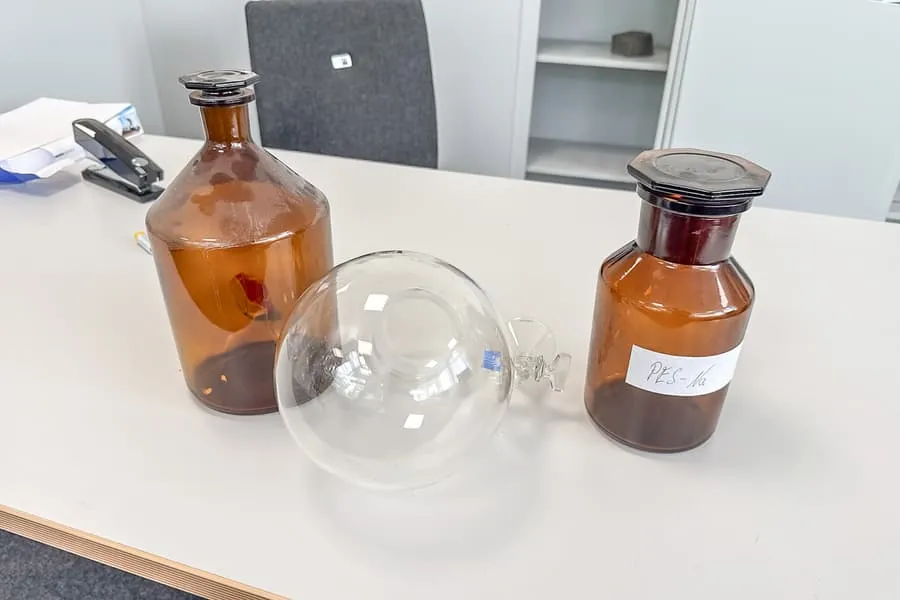 Laboratoriumvat en glazen bewaarbak