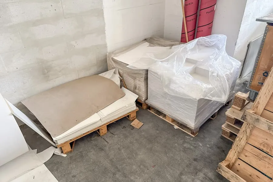 3 pallets of paper sheets