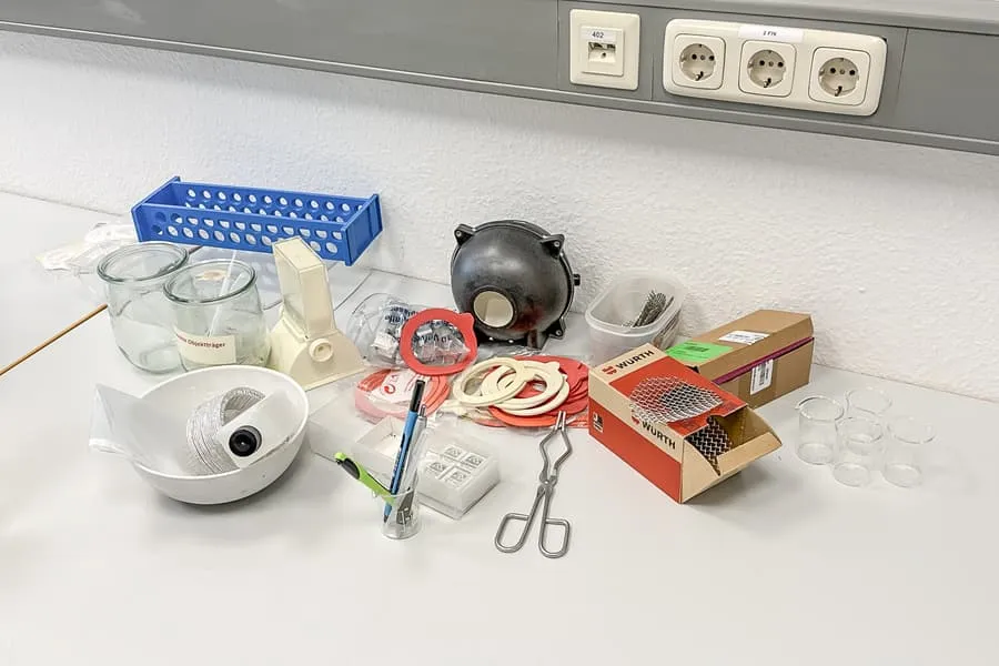 Partia wyposażenia laboratoryjnego