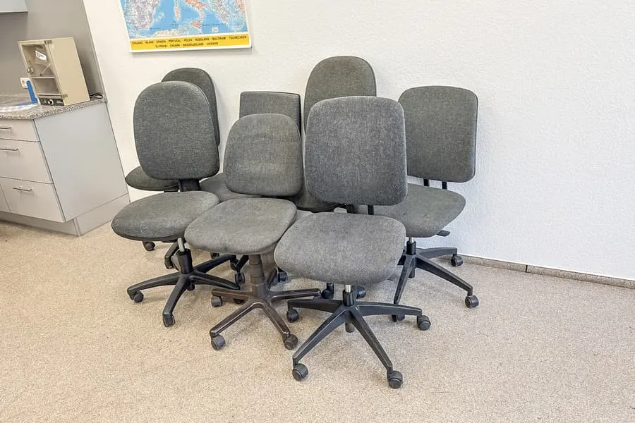 7 bureaustoelen met wieltjes