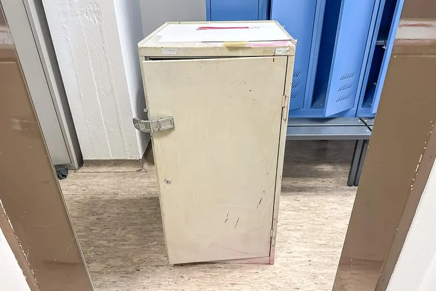 Metal storage cabinet
