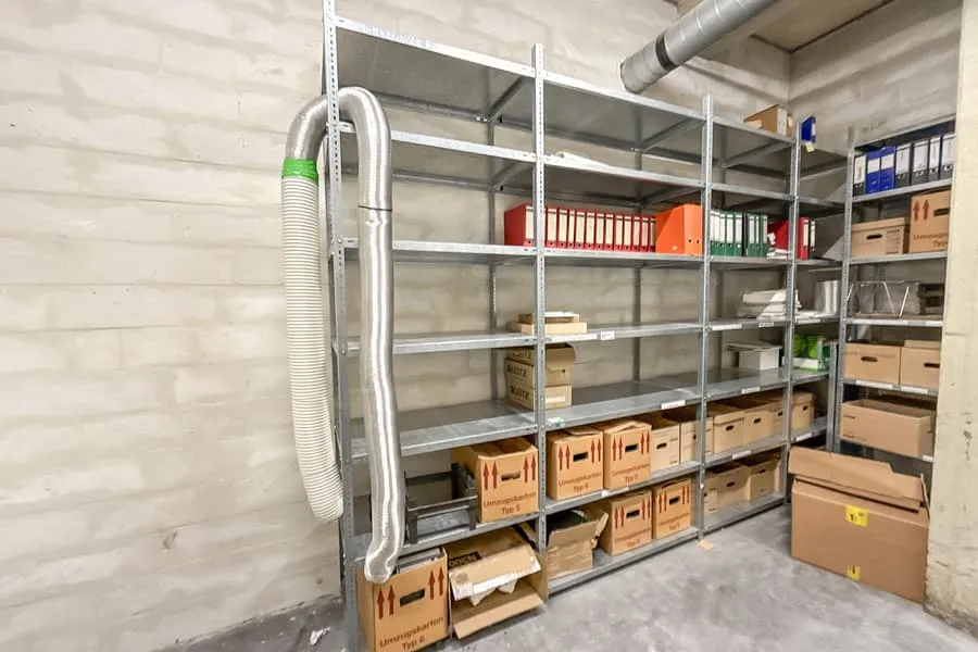 Boltless shelving unit
