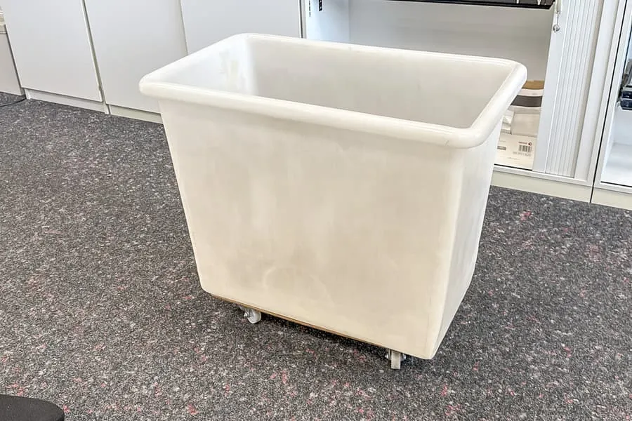 Plastic crate, mobile