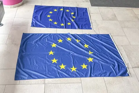 2 vlaggen