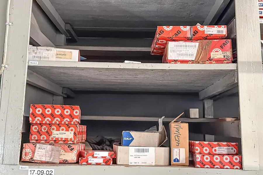 Inhoud van 2 legplanken: kogellagers