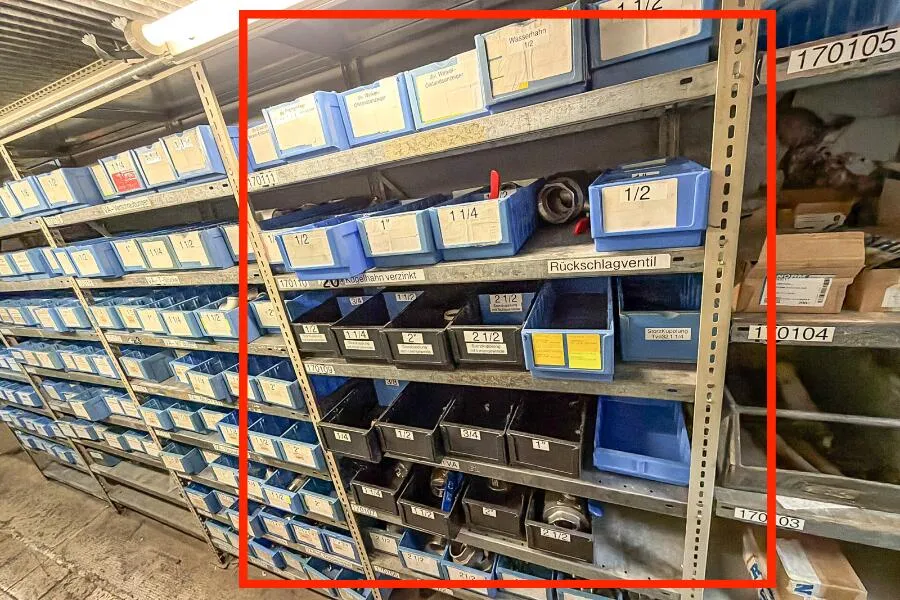 Shelf contents: installation material