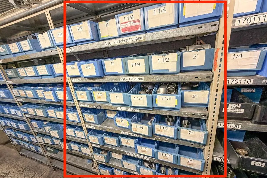 Obsah regálu: instalační materiál