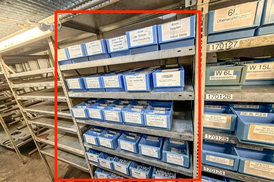 Shelf contents: installation material