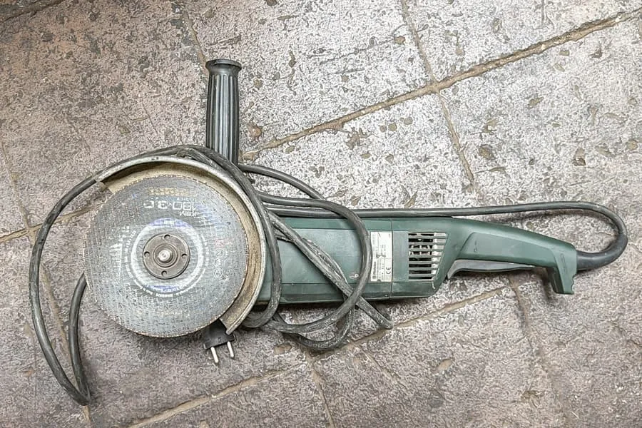 Tweehands haakse slijper Metabo