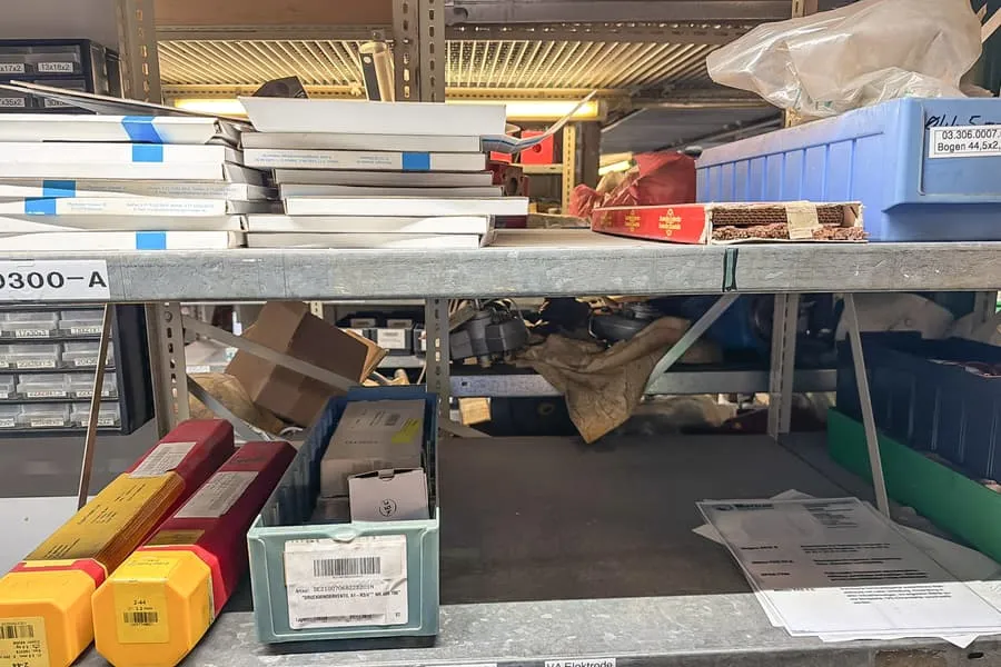 Inhoud van 2 legplanken: gereedschap