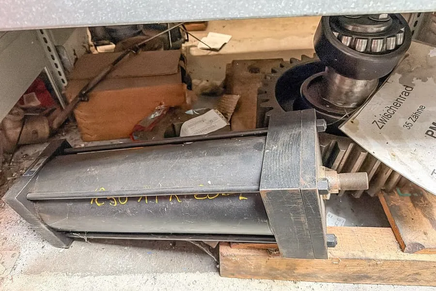 Posten Maschinenersatzteile