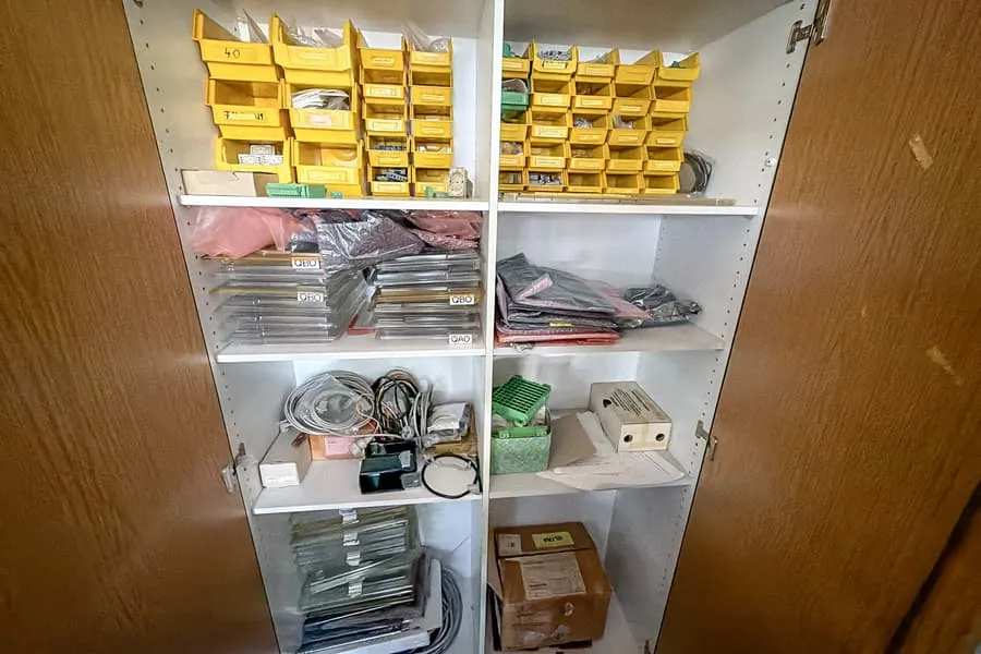 Contenu d'armoire : matériel d'installation électrique