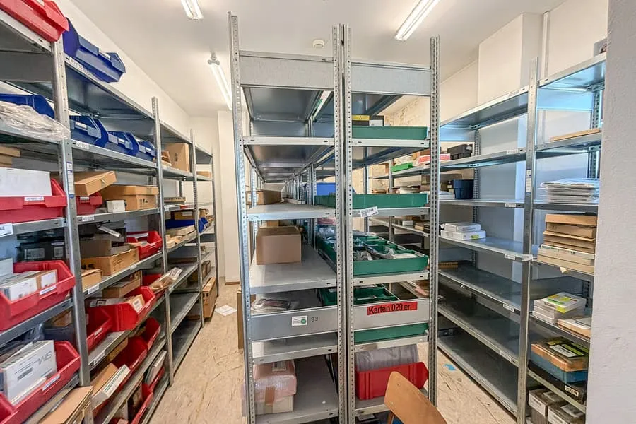 3 plug-in shelving units