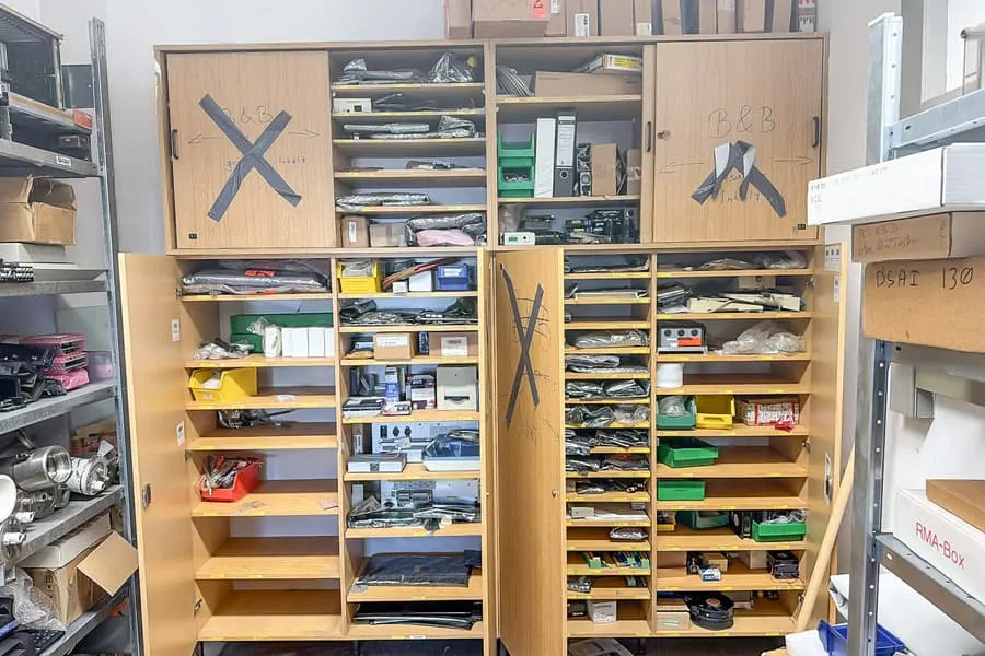 Inhalt von 2 Schränken: Elektroinstallationsmaterial