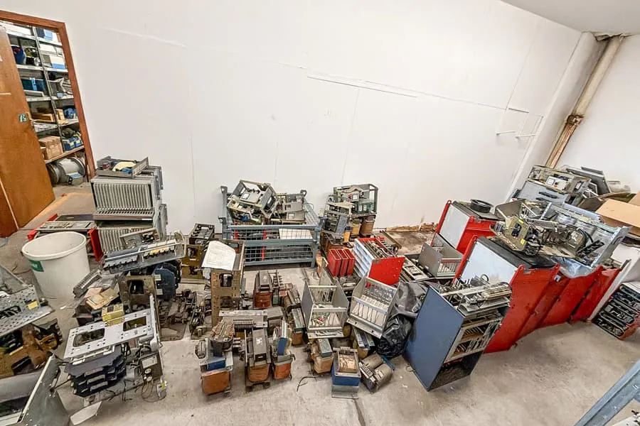 Obsah místnosti: elektroinstalační materiál