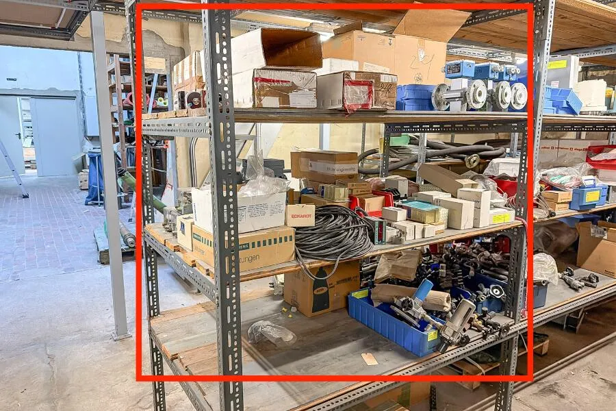 Shelf contents: installation material