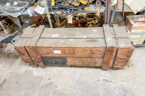 Caisse avec ancres