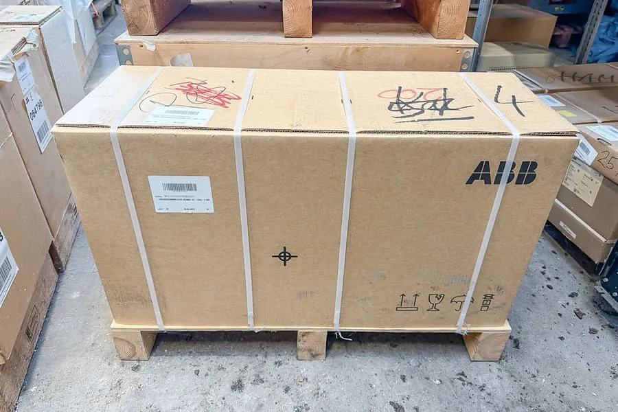 Frekvenční měnič ABB ACS880-01-175A-3