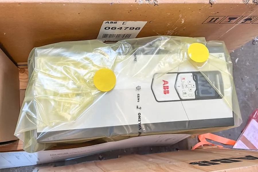 Frequenzumrichter ABB ACS880-01-084A-7+E20