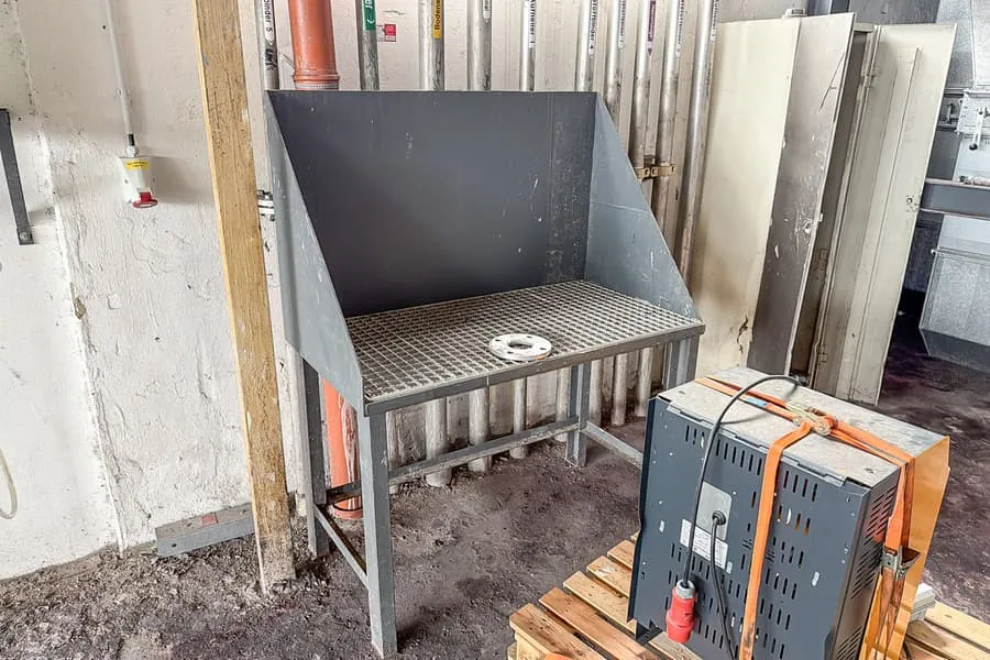 Table de nettoyage pour outils