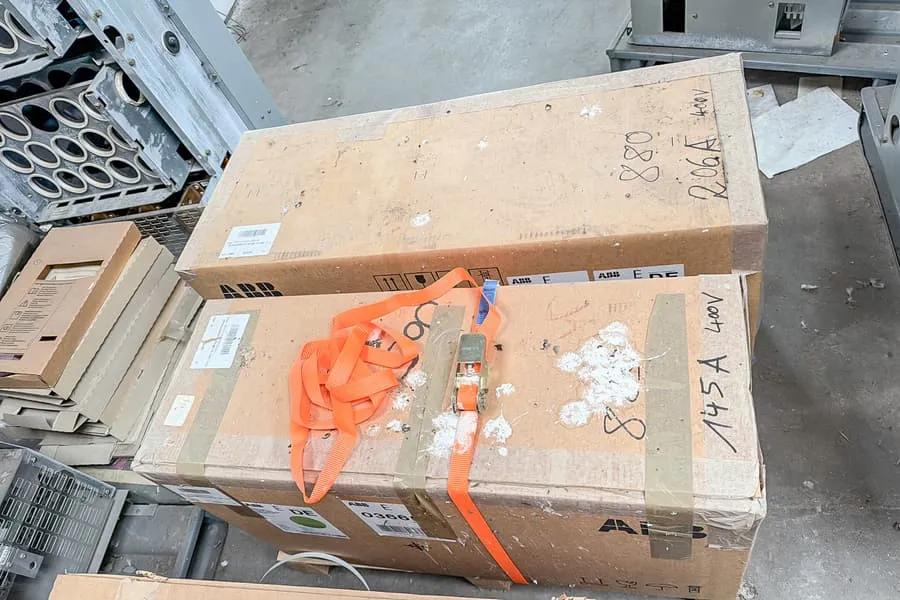 2 frequentieomvormers ABB ACS 880