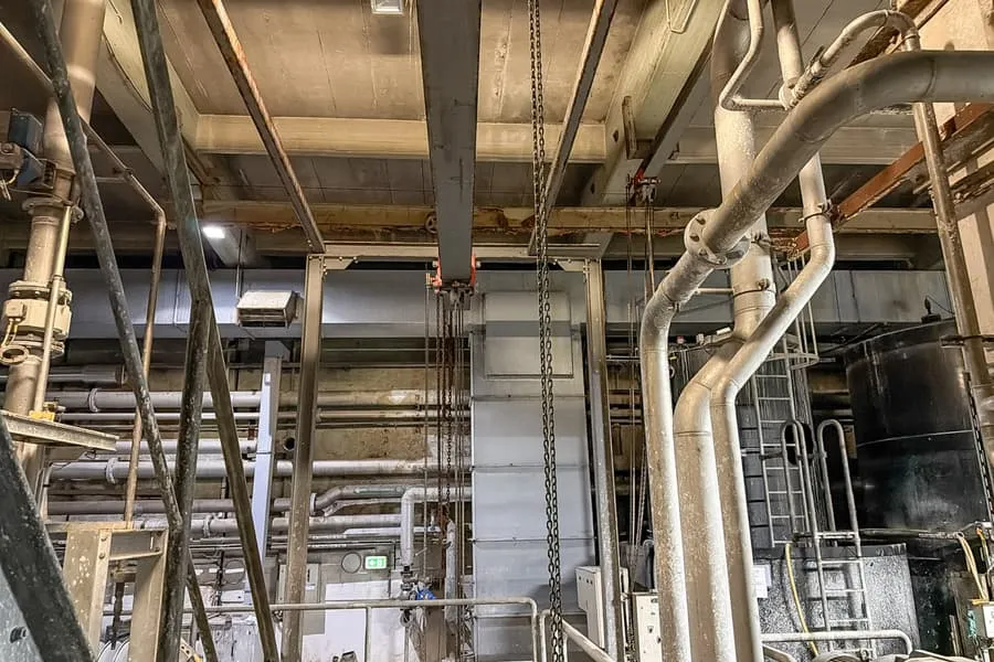 Lot of chain hoists
