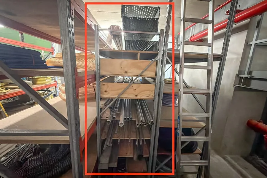 Regalinhalt: Installationsmaterial